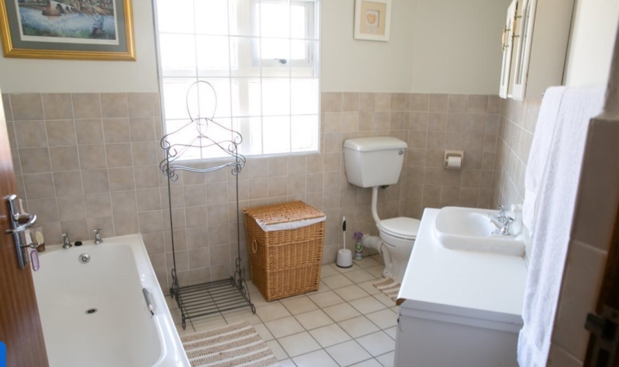 8 Bedroom Property for Sale in Middedorp Western Cape
